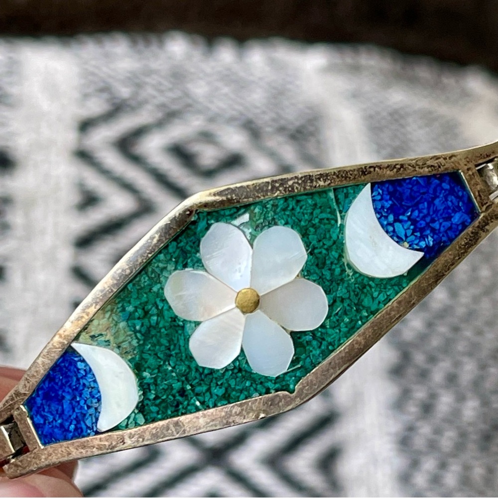 Mexican Crushed Turquoise Green Blue Mother Of Pearl White Flower Inlay Bracelet